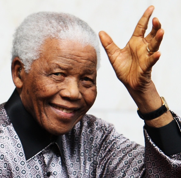 Afrique du Sud: Nelson Mandela est sous assistance respiratoire