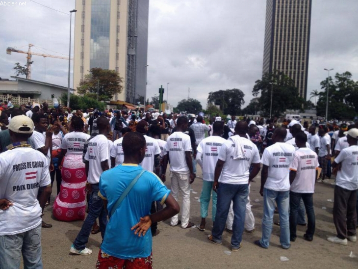 Report du procès contre Gbagbo : des victimes manifestent au Plateau