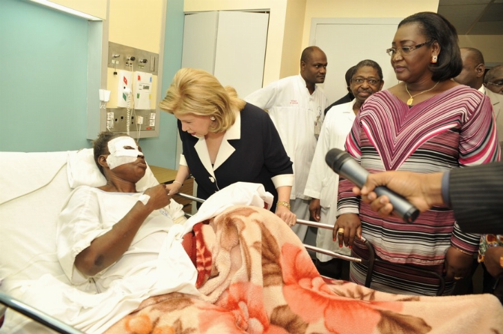 Après la plongée du bus de la Sotra dans la lagune / Mme Ouattara apporte son réconfort aux rescapés