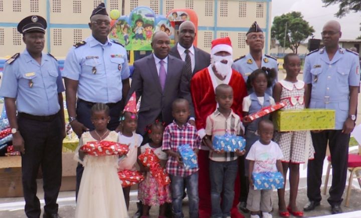 Arbre de noël à l’école de police: Sidiki Diakité fête avec plus de 1000 enfants