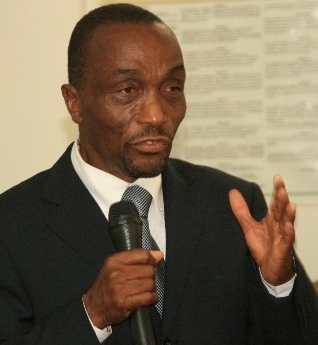 NTIC / Houga Bi (ministre des NTIC) : 