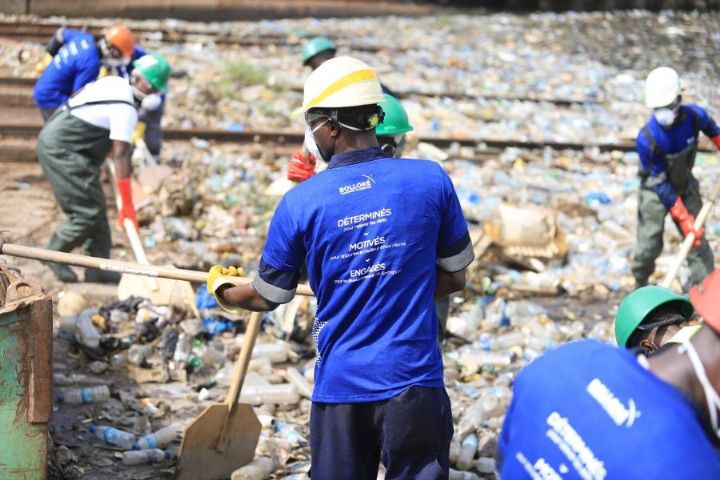 La société Carena lance une opération de nettoyage de la baie lagunaire à Abidjan