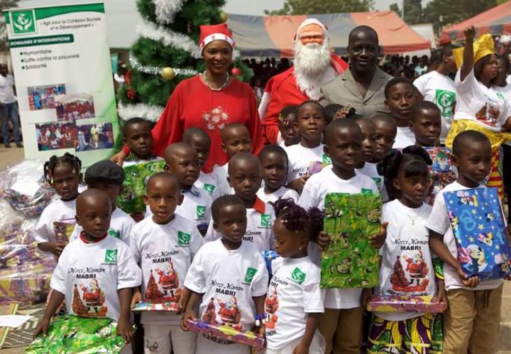 Noël 2015 : Mme MABRI en père Noël à Dimbokro