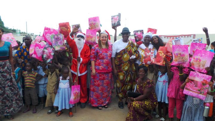 Célébration de la Noël: Mme ZRAIK Rached Linda offre des cadeaux à 500 enfants de la région de San Pedro