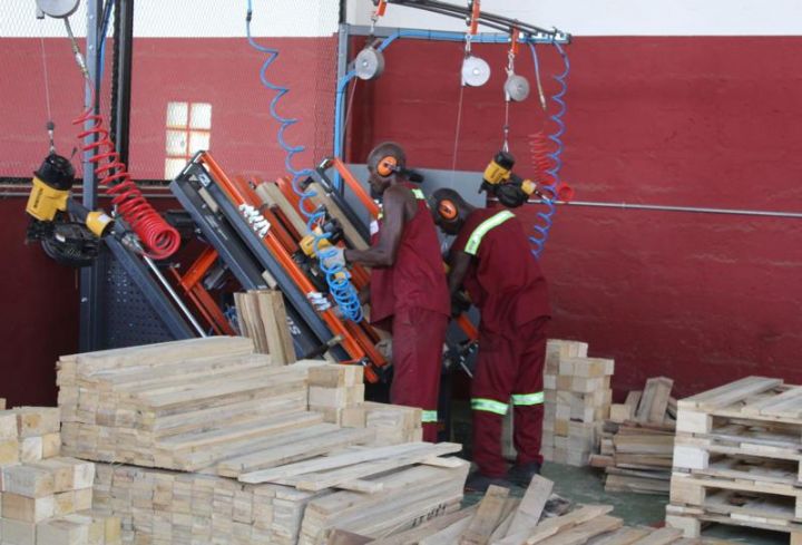 Côte d’Ivoire : PACOCI se dote de 4 nouvelles cloueuses dans le cadre du processus de modernisation de ses outils de production