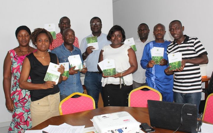 Deux cents exemplaires du nouveau code forestier remis à des plateformes de la société civile