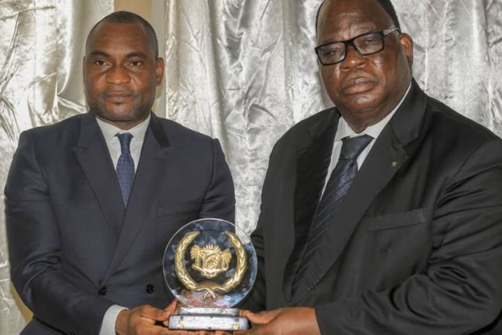 Laurent Tchagba salue l’ONEP pour le prix de l’efficacité de son conseil d’administration