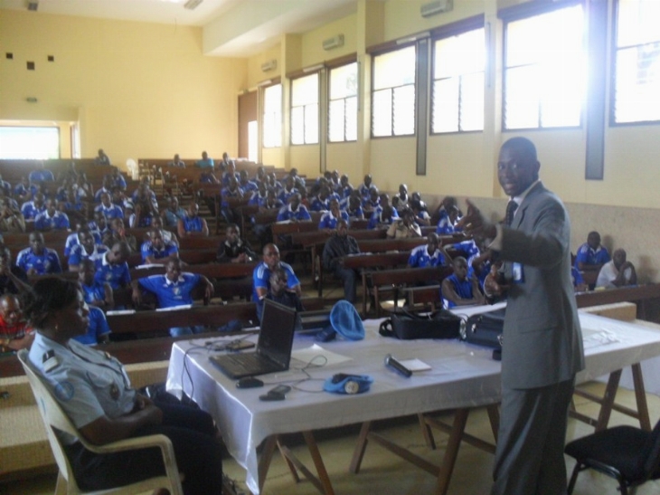 L’ONUCI renforce les capacités des instructeurs de l’école de police en droits de l’homme