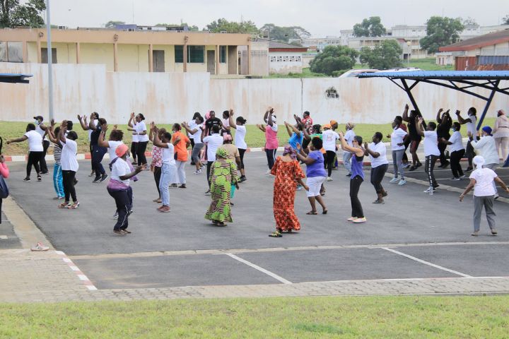 Octobre rose : des  patients prennent  part à un giga fitness