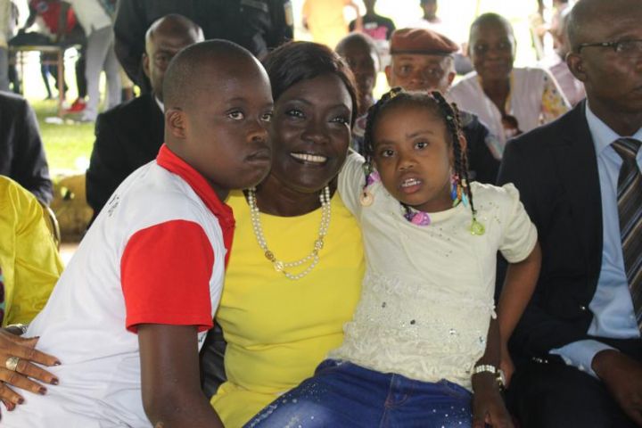 Prise en charge des Orphelins et Enfants vulnérables du fait du VIH : La Ministre Mariatou Koné apporte un appui aux centres sociaux de Côte d’Ivoire