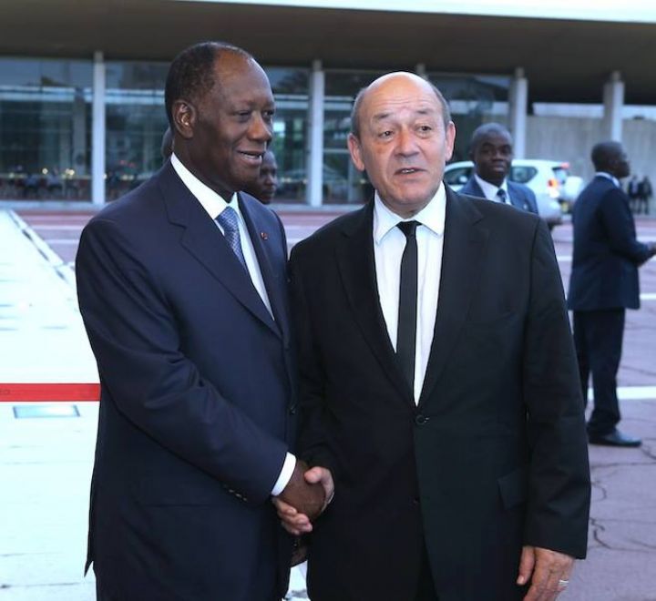Alassane Ouattara salue l’exemplarité de la coopération militaire franco-ivoirienne