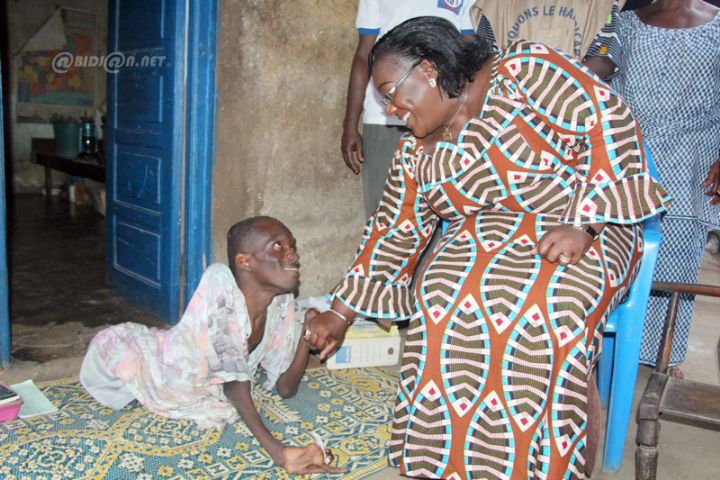 Noël-Solidarité : cadeaux et vivres du gouvernement aux handicapés et populations de Songon