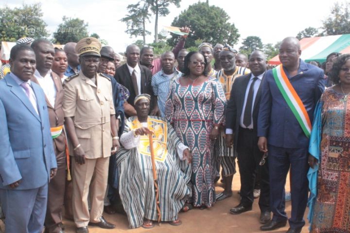 Investiture du Chef du village de POMBLY: Anne Ouloto invite ses « parents » au travail dans la cohésion et la paix