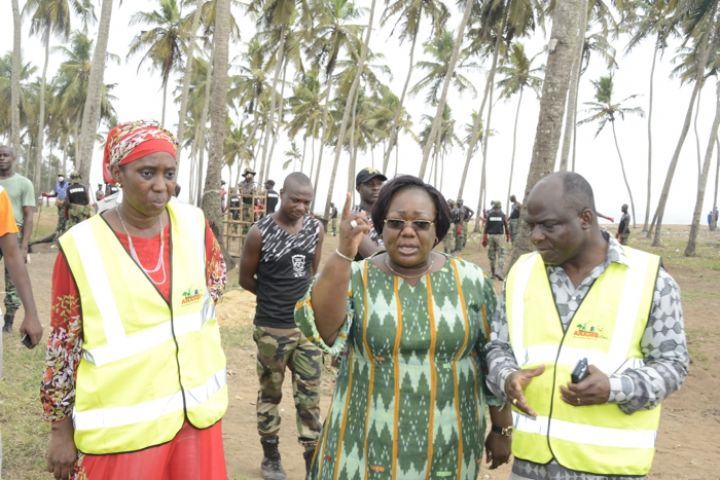 Lancement de l’Opération zéro déchet plastique dans le District d’Abidjan, le Ministre Anne Ouloto invite les populations à poser des actes citoyens.