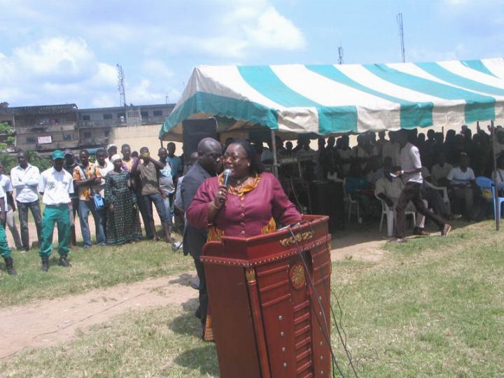 Noël à Godjiboué (Sassandra) : Anne Ouloto aux côtés des veuves et des orphelins