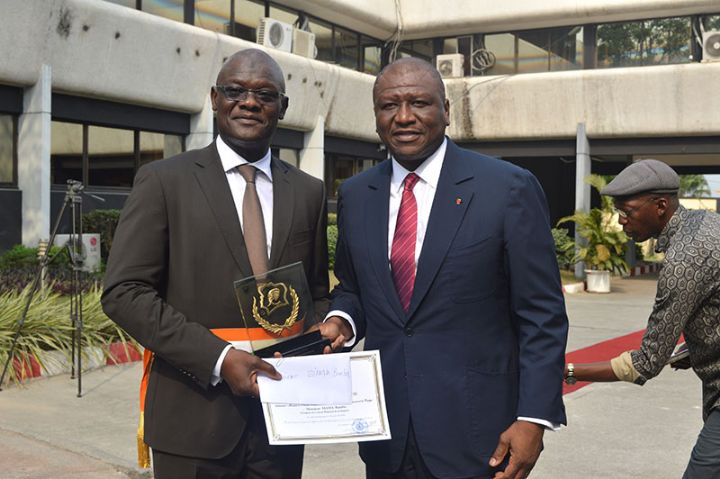 Prix d’excellence 2015: le mérite du Président Siama BAMBA reconnu