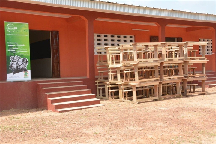 Dix écoles de Yamoussoukro équipées de tables-bancs d’une valeur de 100 millions