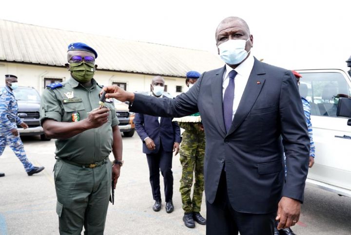 Défense : le Premier Ministre Hamed Bakayoko remet 60 véhicules de type 4X4 à l’armée et à la gendarmerie nationale