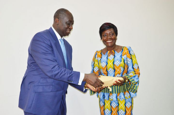 Elan de Solidarité - Catastrophes et sinistres : La Ministre Mariatou Koné réceptionne un don de 5 millions de francs CFA de la diaspora ivoirienne installée aux États Unis d’Amérique