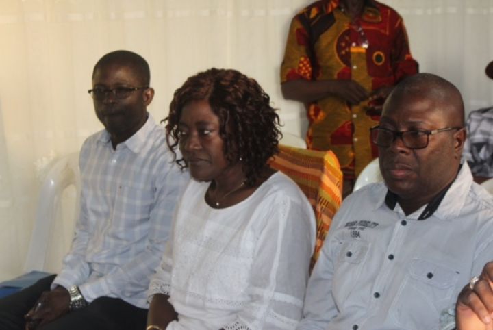 Incendie de Bassam: La Ministre Mariatou Koné remet au nom du Gouvernement 9 millions aux 5 familles endeuillées