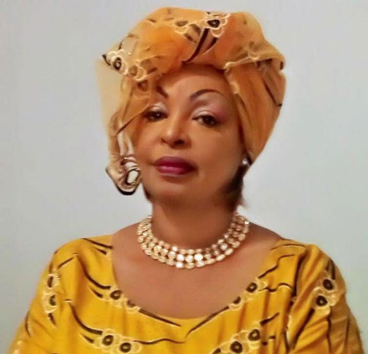 Littérature: Safi Chantal dédicace sept ouvrages, un record