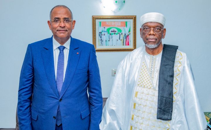 Religion : le Cheick fait des prières pour le gouvernement et le félicite pour les services sociaux d’eau, de santé, d’éducation et d’électricité