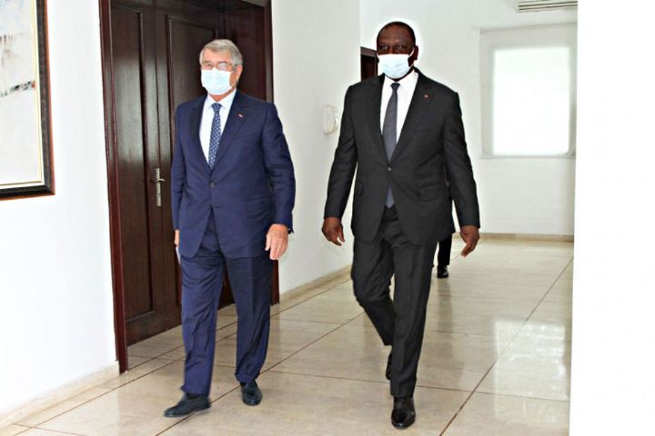 Transport et énergie : le Premier Ministre Hamed Bakayoko échange avec le groupe Bouygues sur la relance des projets du Métro et de gaz