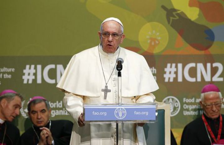 Le pape appelle à un changement de comportement face aux conflits et changements climatiques