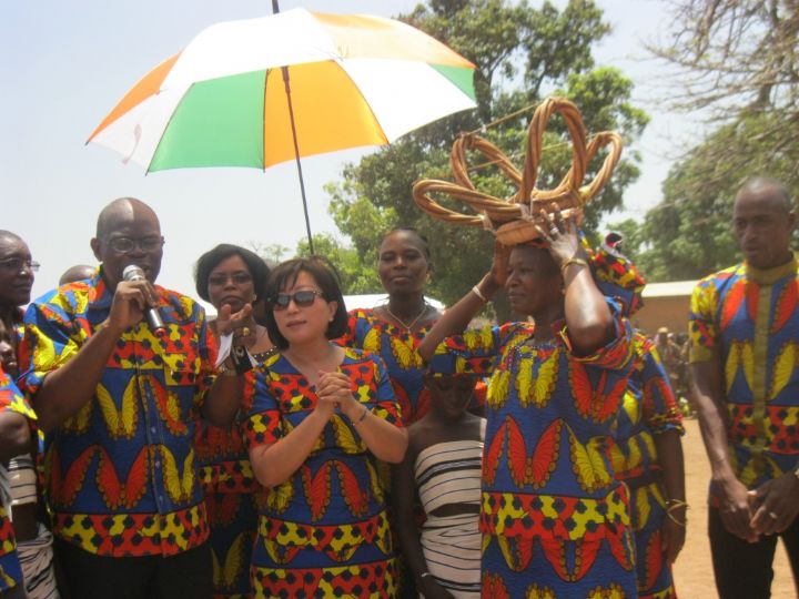 Lataha/ Installation de la section des femmes de la fondation: Batir Lataha la marraine Madame Park Jungwon venue de la Corée du Sud