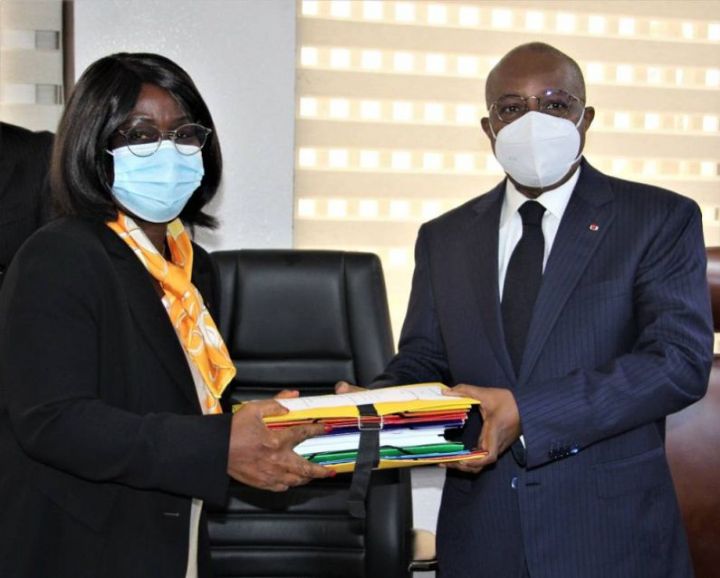 Justice: Aimée Zebeyoux transmet ses dossiers au Garde des Sceaux