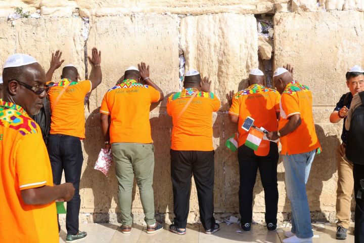 Pèlerinage en Israël: la Côte d’Ivoire au centre des prières des ivoiriens au pied du Mur des Lamentations