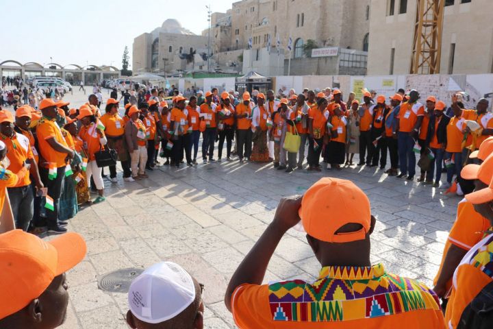 Pèlerinage en Israë : les ivoiriens, au mur de lamentations, prient pour la Côte d`Ivoire et ses autorités