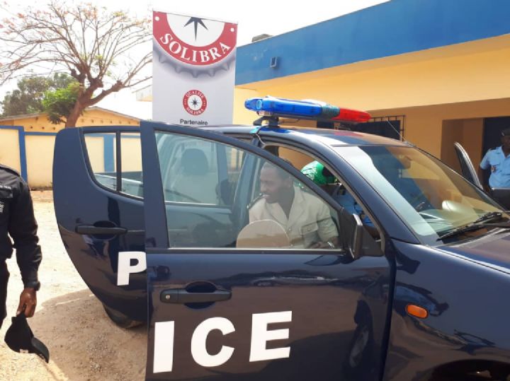 Solibra offre un véhicule au commissariat de bouaflé