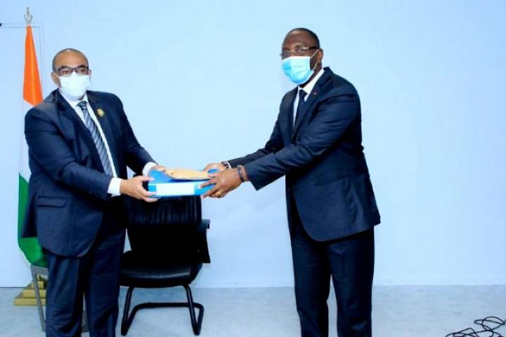 Lakota : Le ministre Souleymane Diarrassouba apporte la compassion du gouvernement aux sinistrés du marché central