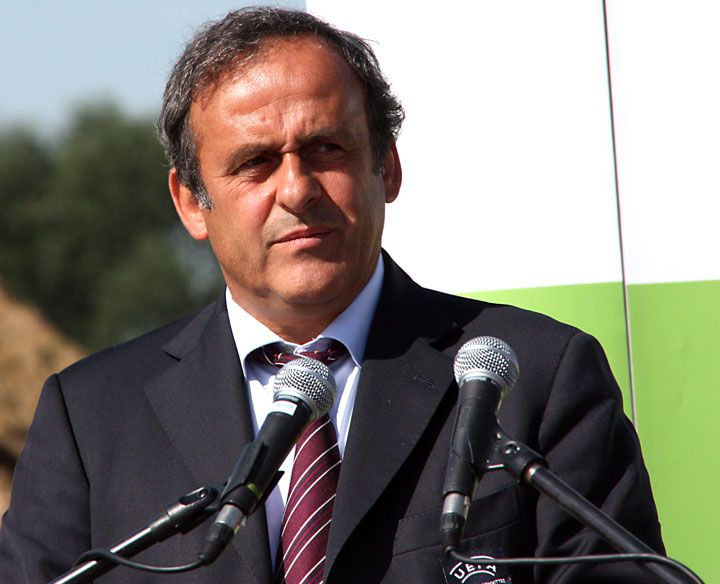 Michel Platini annonce le retrait de sa candidature à la présidence de la FIFA