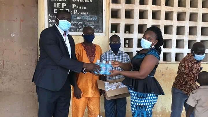 Covid 19 : des kits sanitaires offerts aux groupes scolaires Prikro 3 et 6