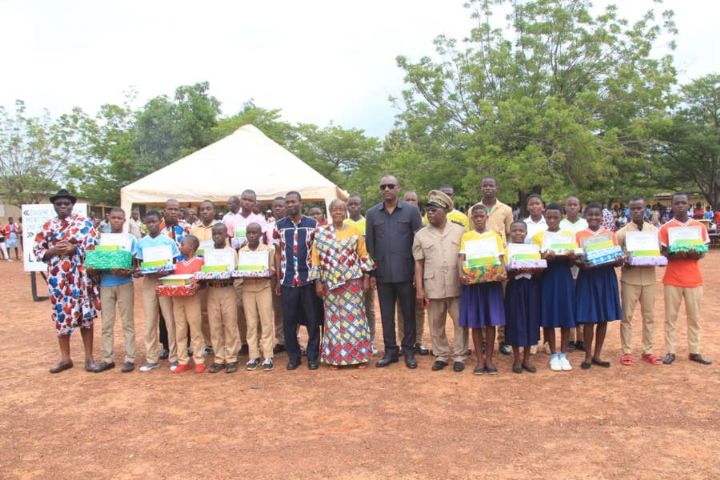 Les meilleurs élèves du Lycée moderne de Zuénoula ont été primés par Mamadou Touré, ministre de la Promotion de la Jeunesse et de l’Emploi des jeunes