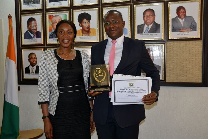 Quatre agents les plus méritants du secteur des médias récompensés