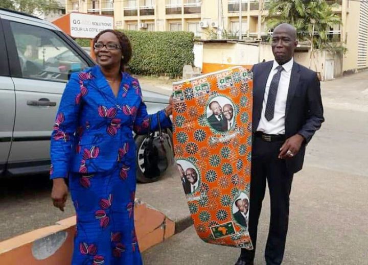 Congrès constitutif du parti unifié : plus d’une centaine de pièces du pagne offertes aux femmes RHDP de Cocody