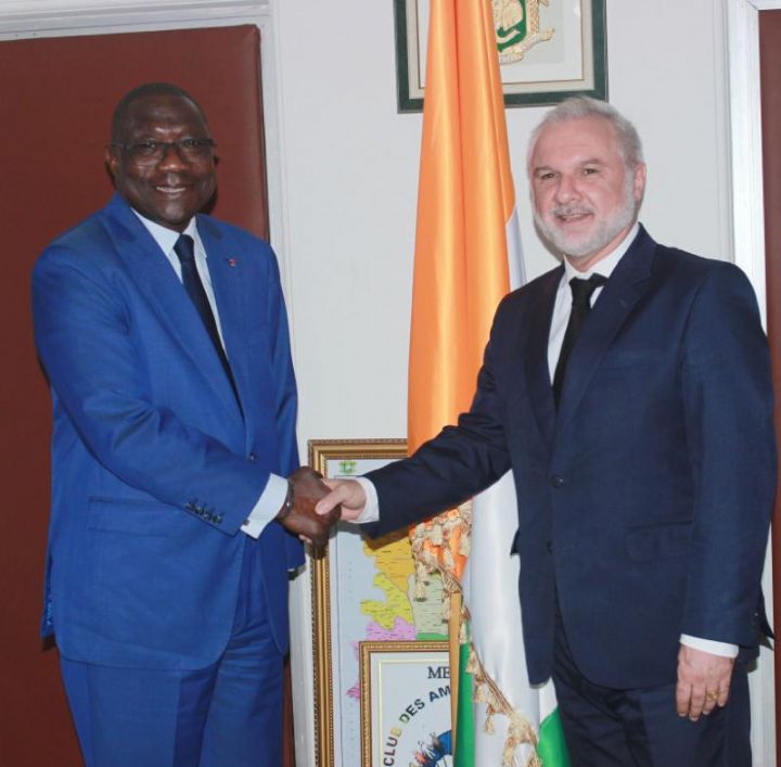 Coopération internationale / le nouvel ambassadeur français auprès de la Côte d’Ivoire  chez le ministre Amichia