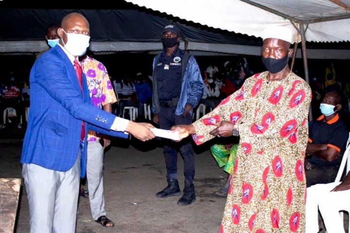 Eboulement à Anyama : le gouvernement remet des fonds d’aide pour reloger les 52 familles sinistrées