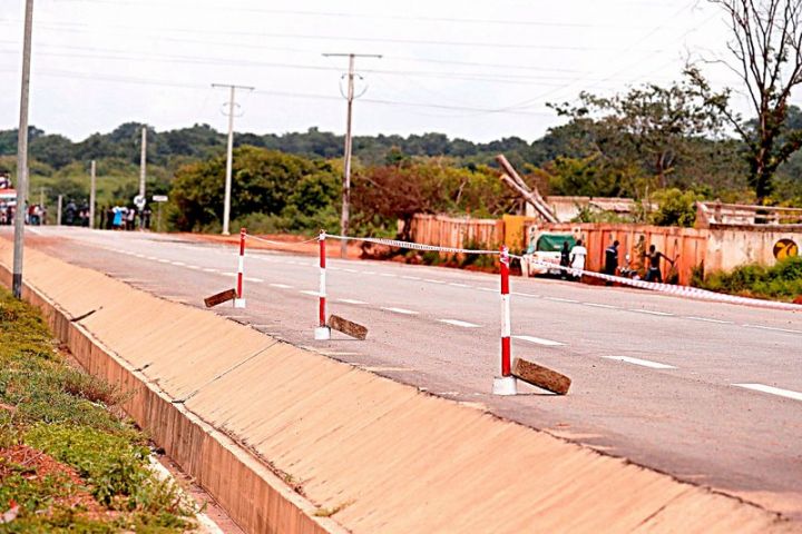 Alassane Ouattara inaugure 7 km de bitume à Sinématiali