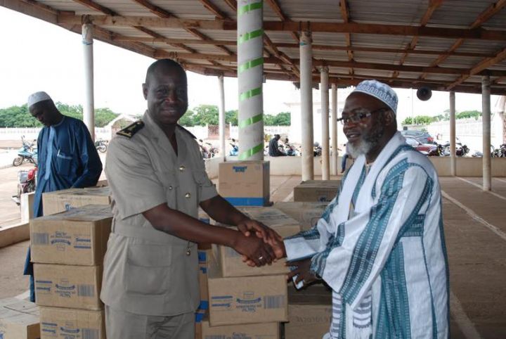 Jeûne du ramadan : Le Ministre Souleymane Diarrassouba offre plus de  5 tonnes de sucre  et du lait à la communauté musulmane du district de Yamoussoukro