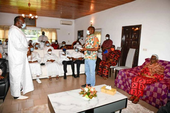 Obsèques du Premier Ministre : la Reine des Baoulé présente ses condoléances à la famille Gon Coulibaly