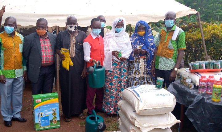 Des kits agricoles remis à des coopératives de Gagnoa