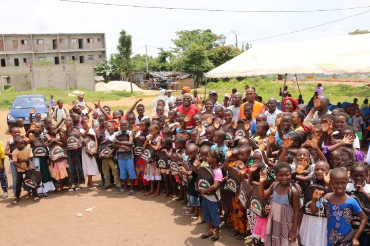 Rentrée scolaires 2016-2017 : 200 familles à Bingerville reçoivent des kits scolaires
