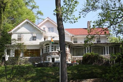 La Résidence de Côte d`Ivoire à Washington, D.C. en décrépitude: Alassane Ouattara veut sauver le patrimoine acquis par Houphouët