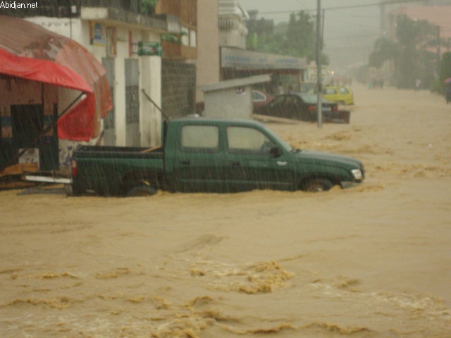 Côte d`Ivoire: inondations autour d`Abidjan et cas de choléra, selon l`ONU