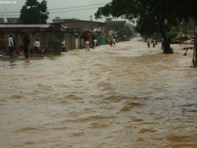 Pluies diluviennes / Abidjan encore sous les eaux, hier