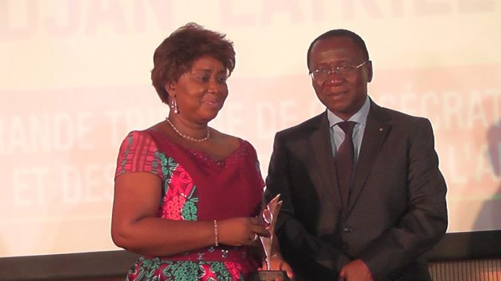 Distinction: Mme Yao Madeleine reçoit le prix des